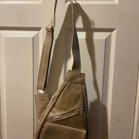 Stylish khaki Leather small Sling Bag. Adjustable strap. - Picture 4 of 10